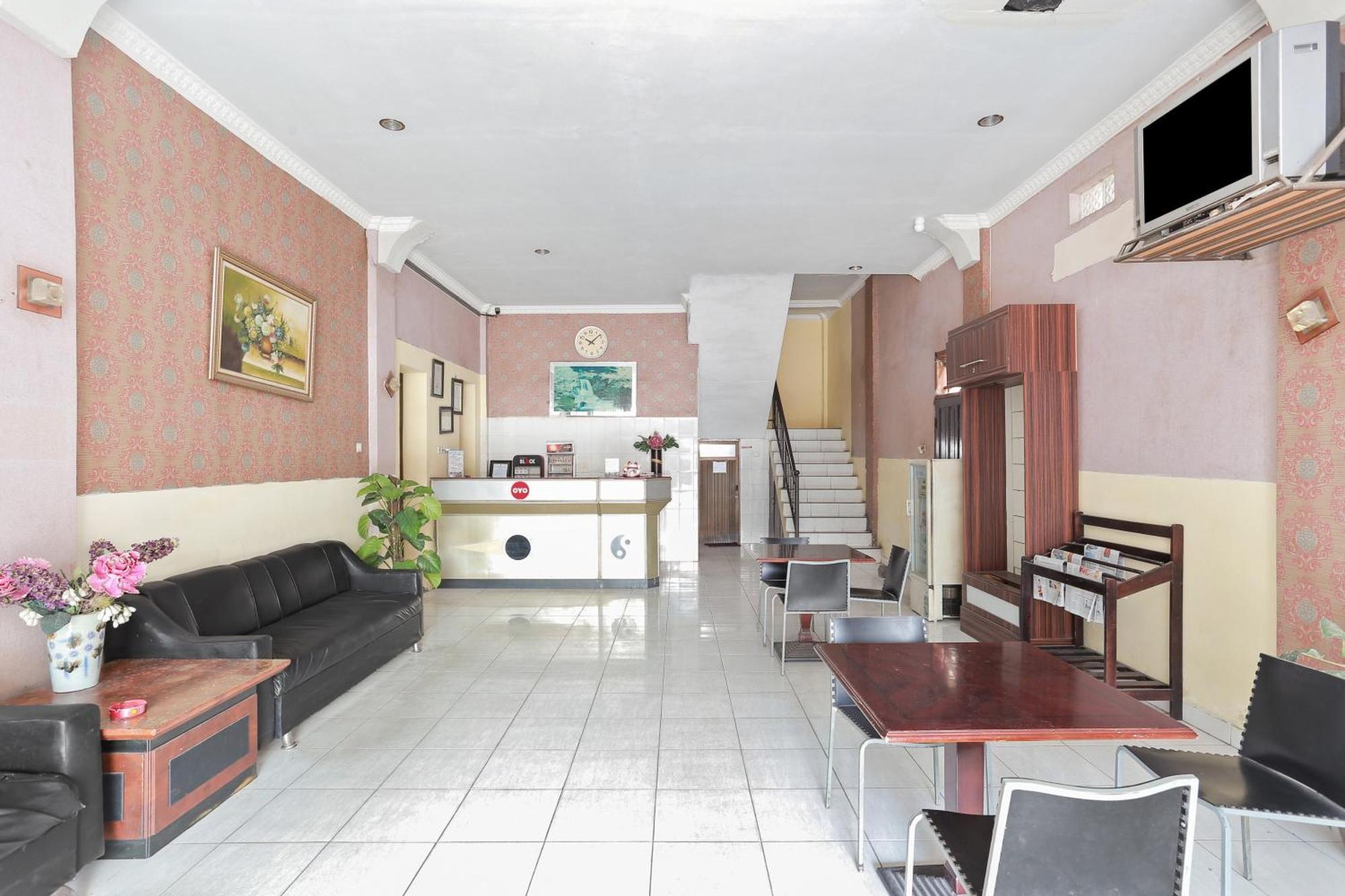 Oyo 93046 Hotel Fortuna Parepare Extérieur photo