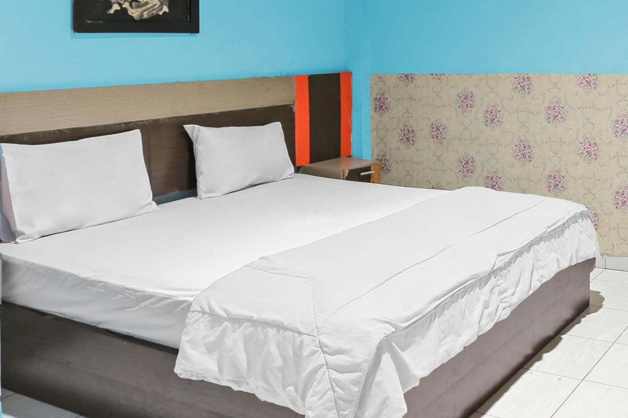 Oyo 93046 Hotel Fortuna Parepare Extérieur photo