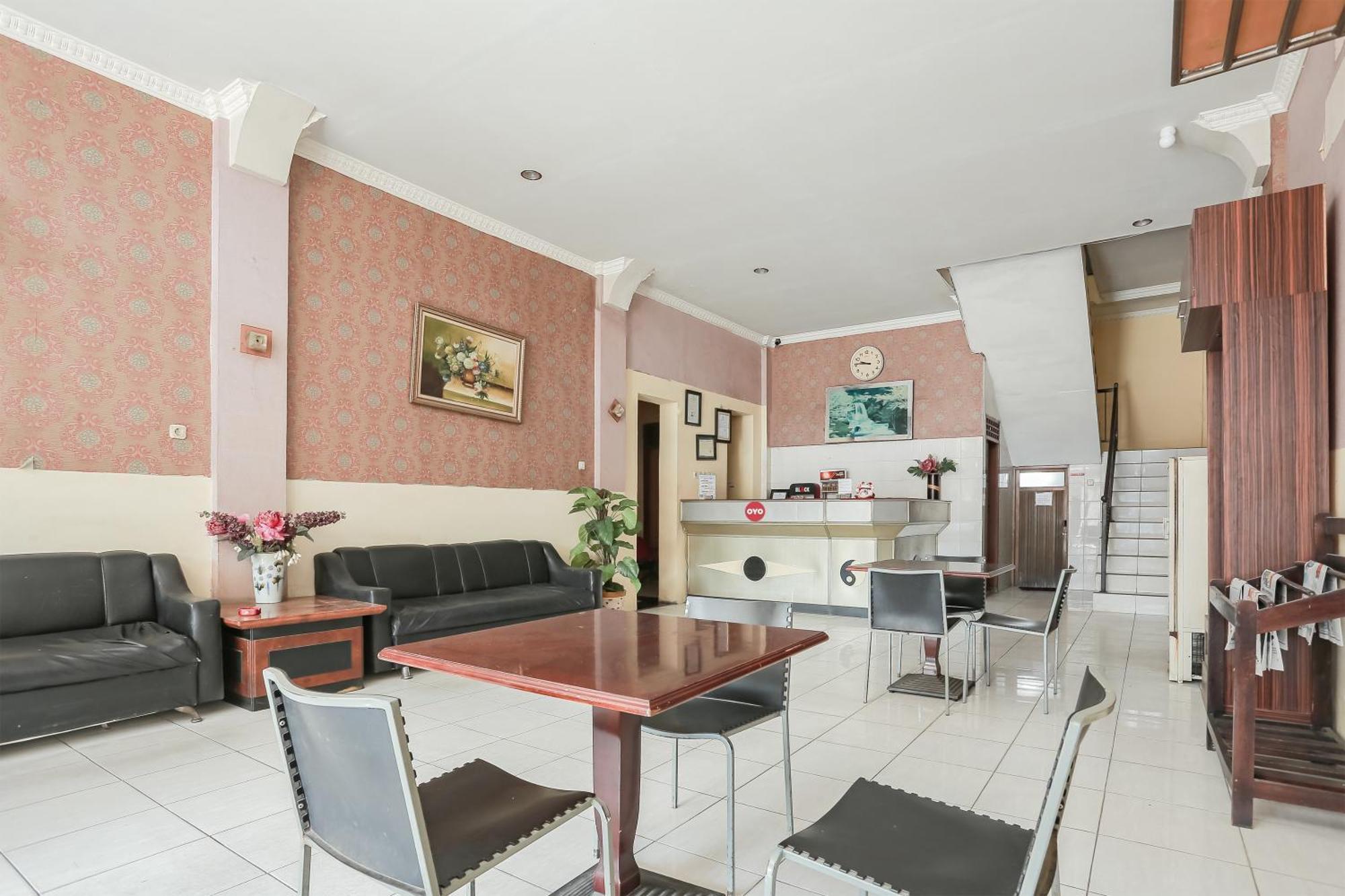 Oyo 93046 Hotel Fortuna Parepare Extérieur photo