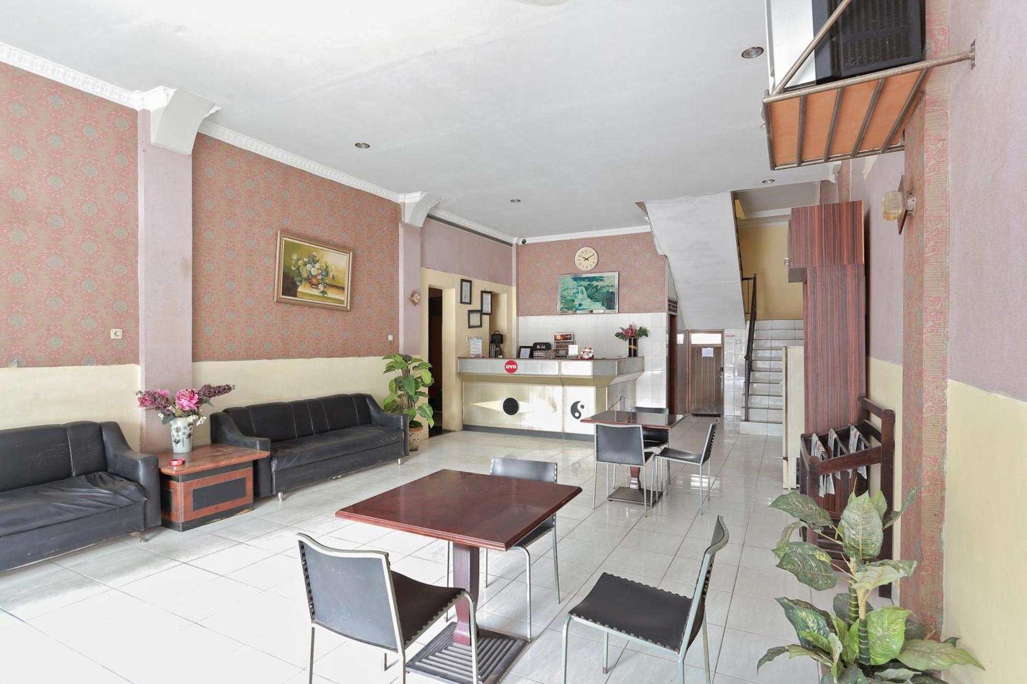 Oyo 93046 Hotel Fortuna Parepare Extérieur photo