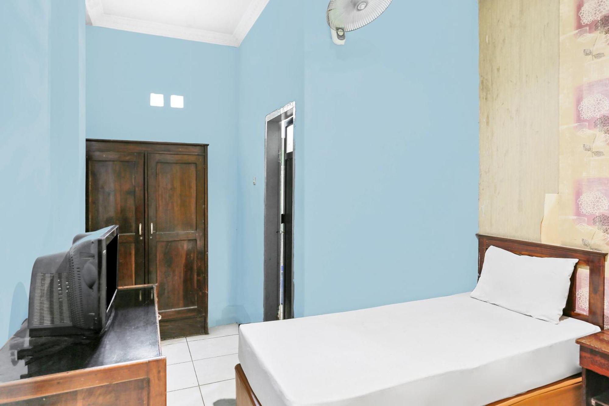 Oyo 93046 Hotel Fortuna Parepare Extérieur photo