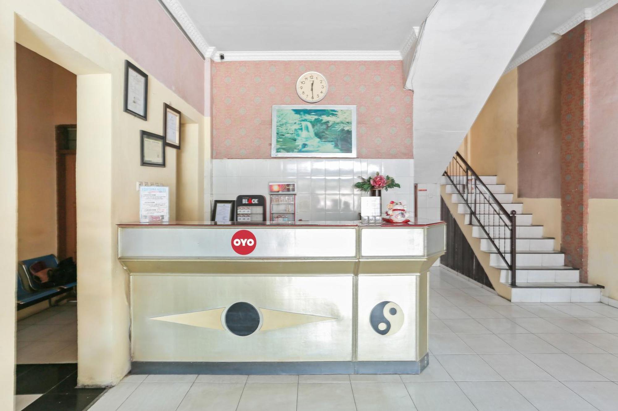 Oyo 93046 Hotel Fortuna Parepare Extérieur photo